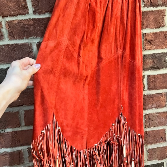 Vintage Liz E Parker custom made suede fringed skirt with beading and boning. - Picture 12 of 16